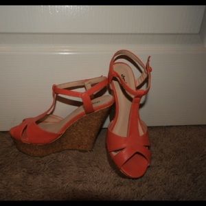 Coral wedges with cork platform